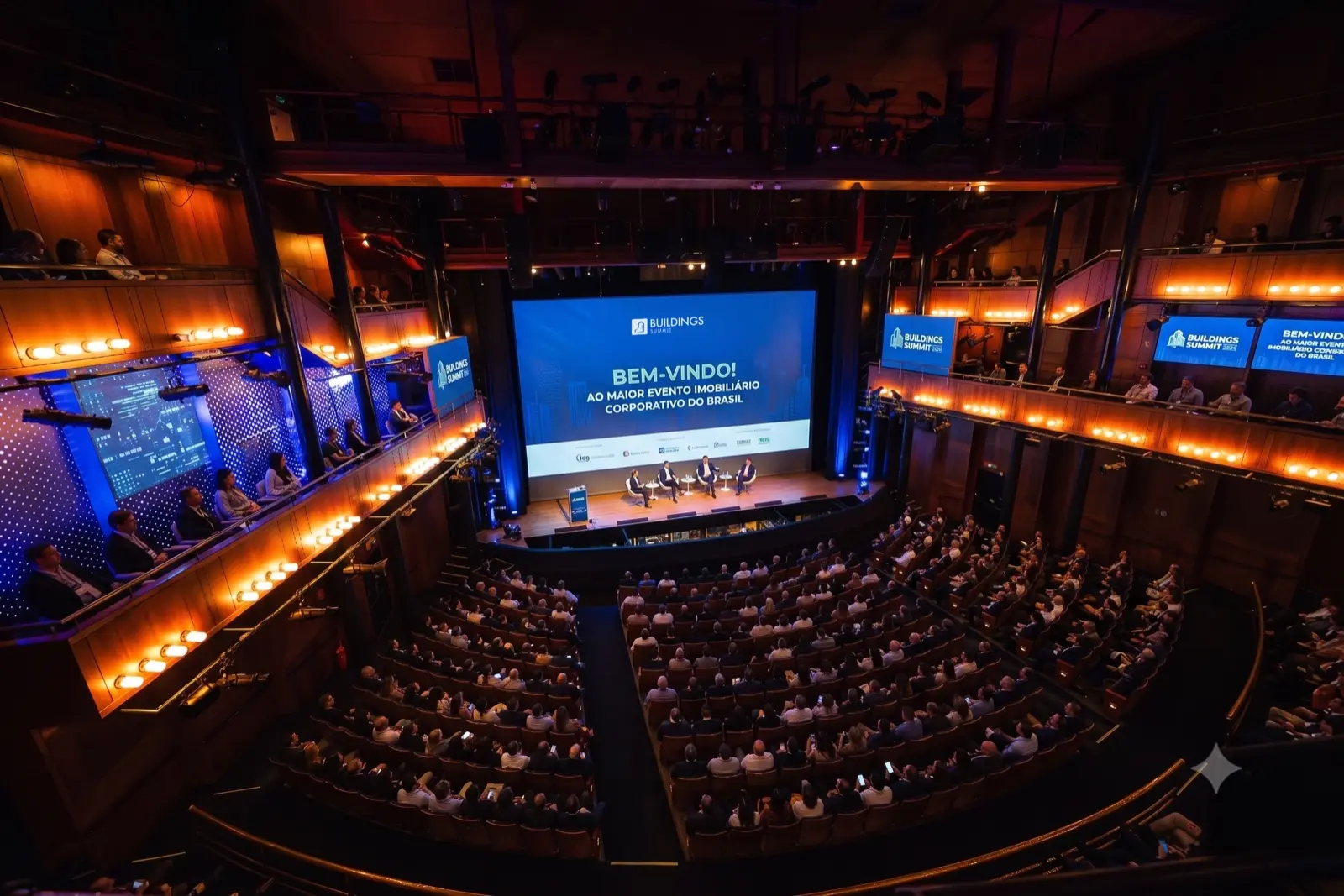 Auditório do BTG Pactual Hall, local do Buildings Summit 2026